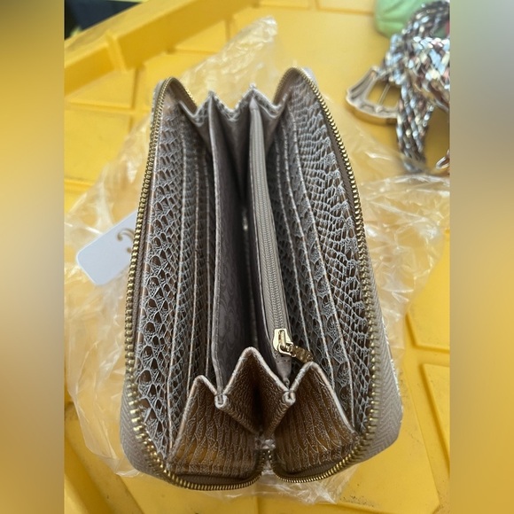 NWT - Charming Charlie Snake Skin Zip Around Wallet Gold Shimmering Clutch Bag - Picture 7 of 7